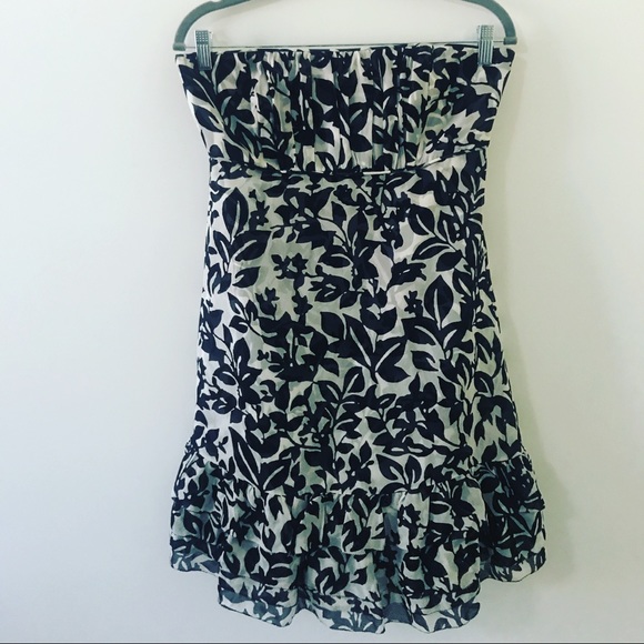 White House Black Market Dresses & Skirts - ✨ White House Black Market Strapless Floral Dress